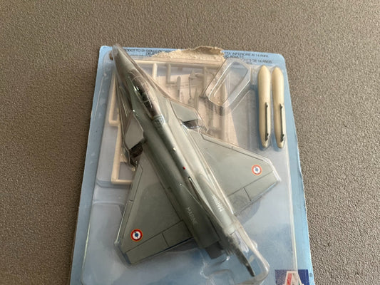Avion miniature Militaire Rafale M Fabbri Italeri 1/100