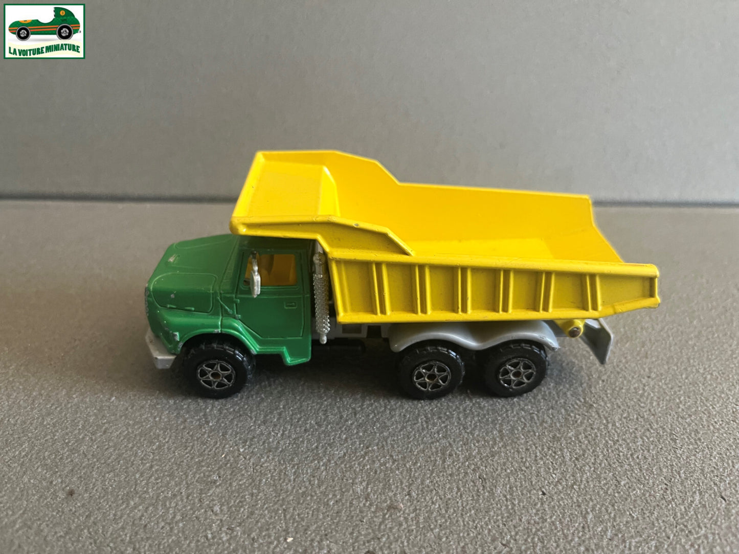 Ancienne Miniature Voiture Camion Benne Basculante Carrière Majorette 1/60