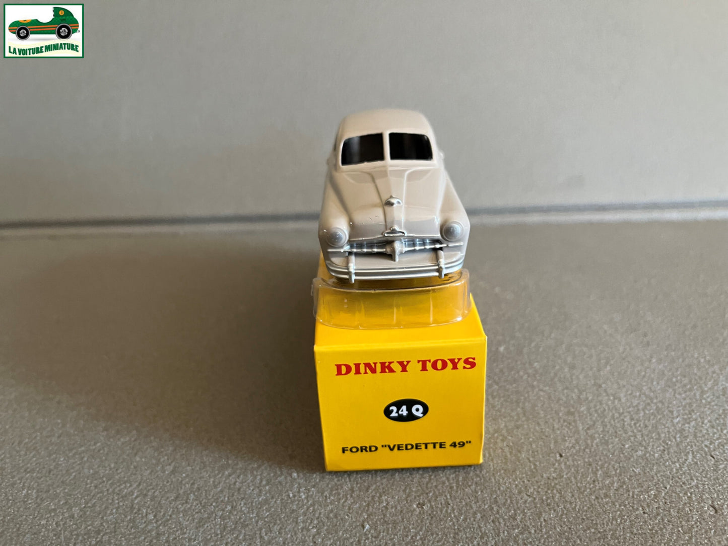Voiture miniature Ford Vedette 49 24Q Edition Noel Dinky Toys Atlas