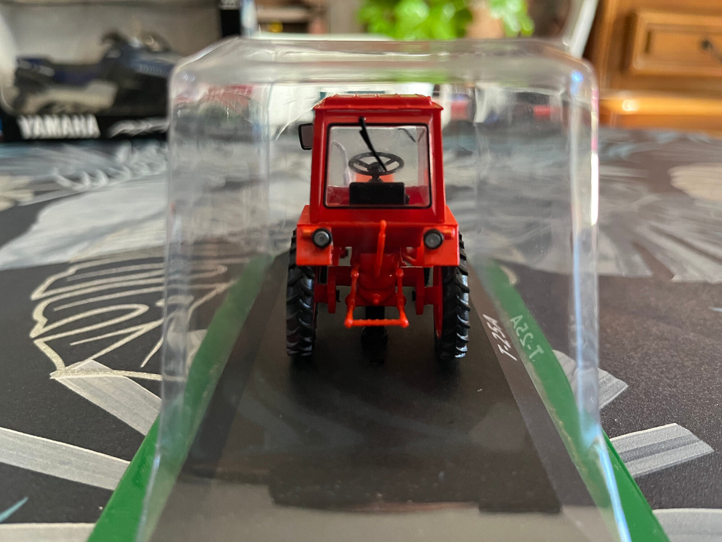 Voiture miniature Tracteur Agricole Russe URSS T-25A Vladimirets Hachette 1/43
