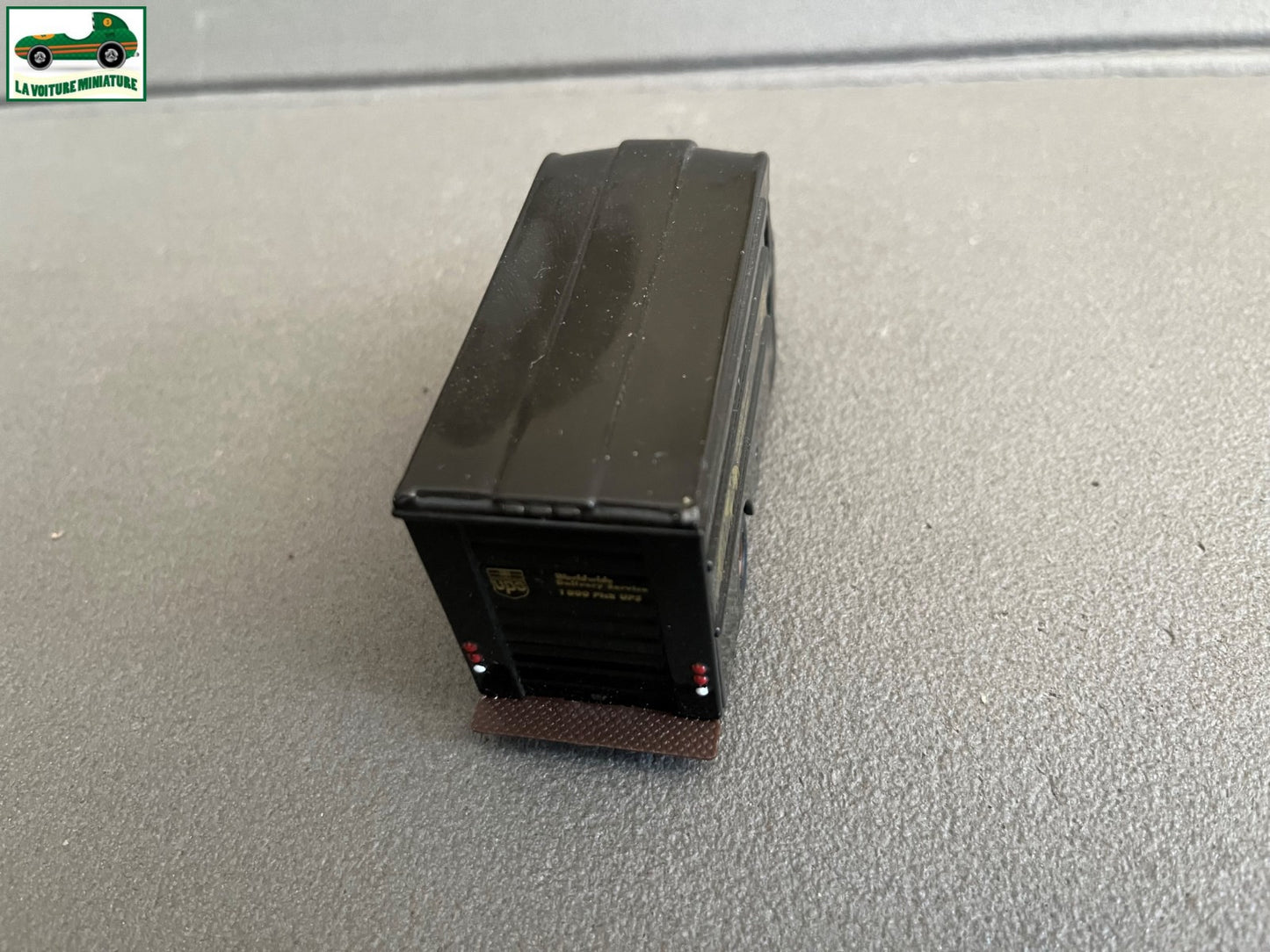 Ancienne Voiture Miniature Camion Livraison Colis UPS 1/40
