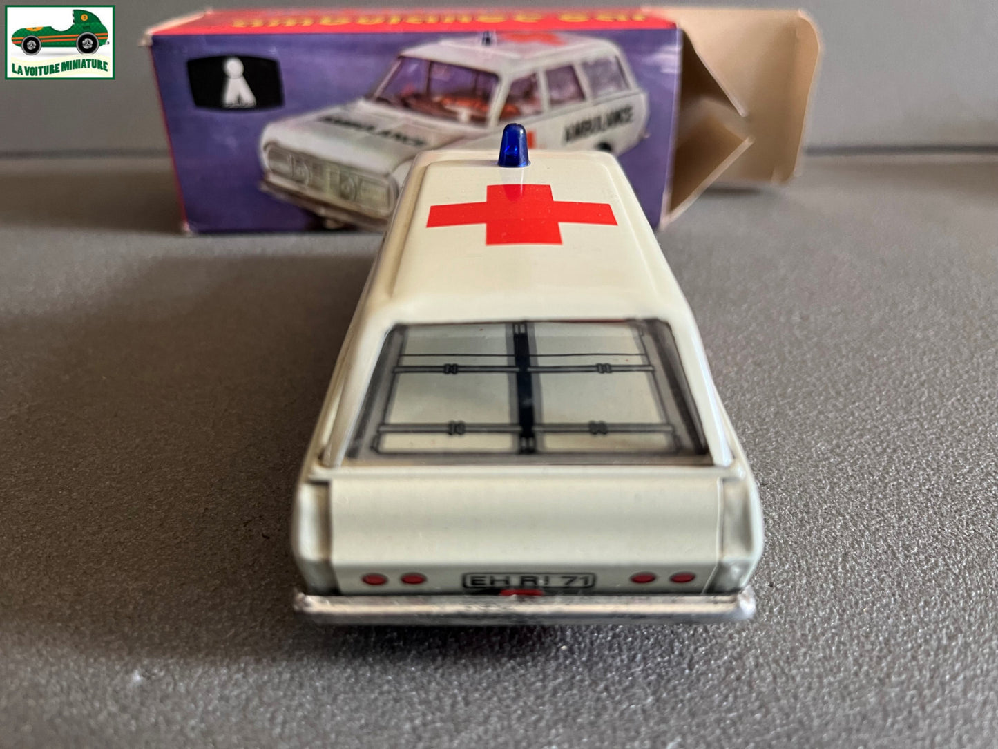 Ancien Jouet Voiture Plasticart Kombi Ambulance Car Tole Metal Made in GDR 1/30