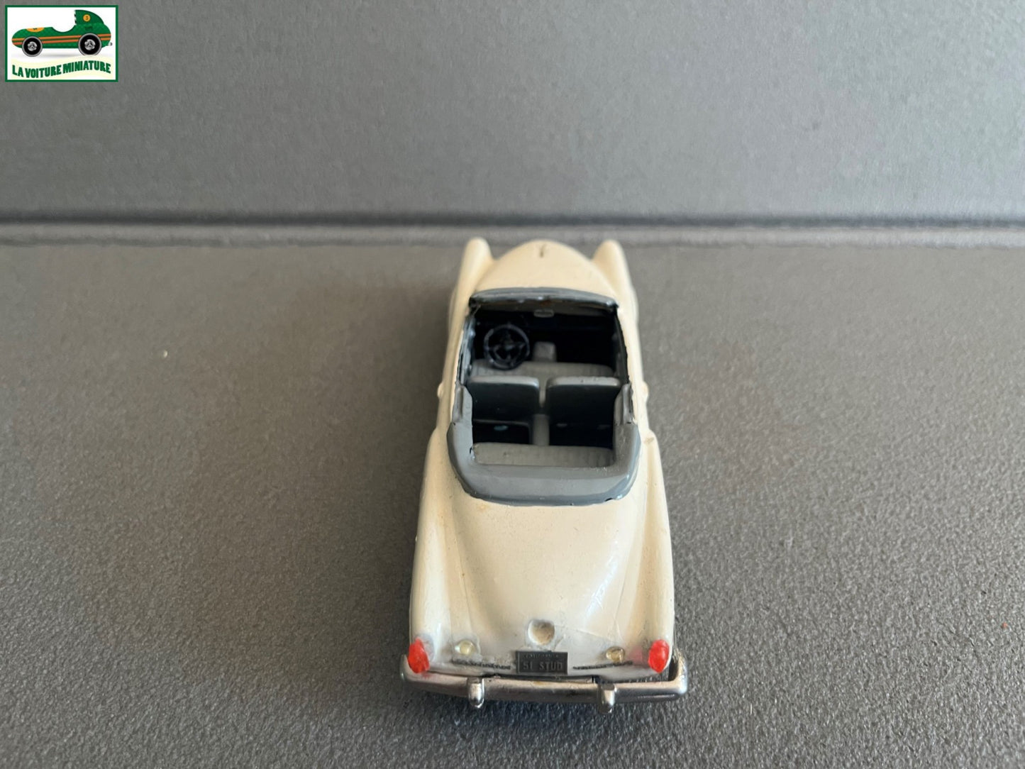 Voiture Miniature Kit monté Studebaker 51 Provence Moulage au 1/43 Défauts