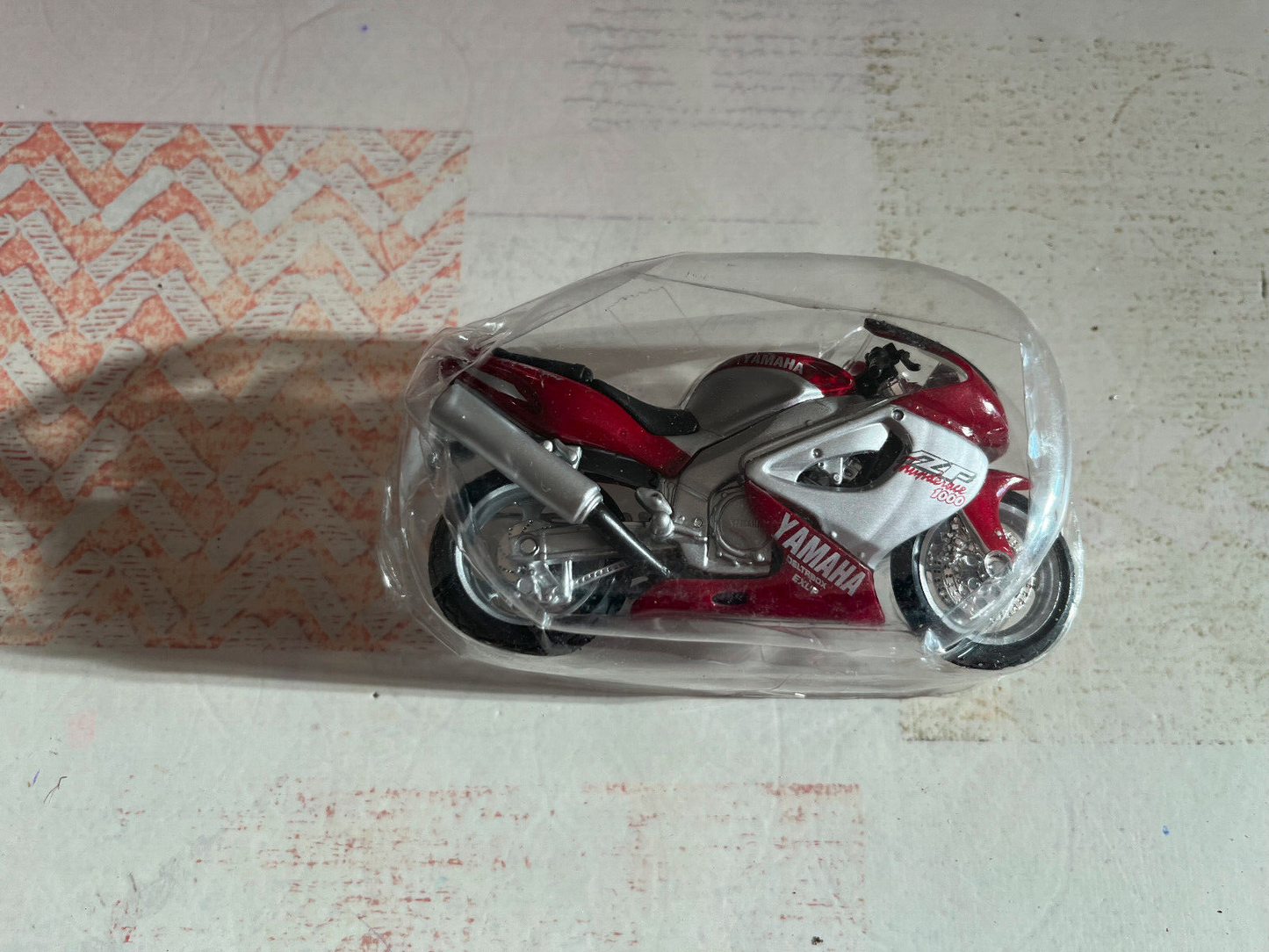 Moto miniature Yamaha YZF Motos à Collectionner Maisto Altaya au 1/18