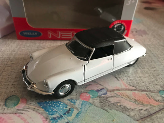 Voiture miniature Citroen DS 19 Cabriolet Welly 1/34 - 1/36 - 1/39