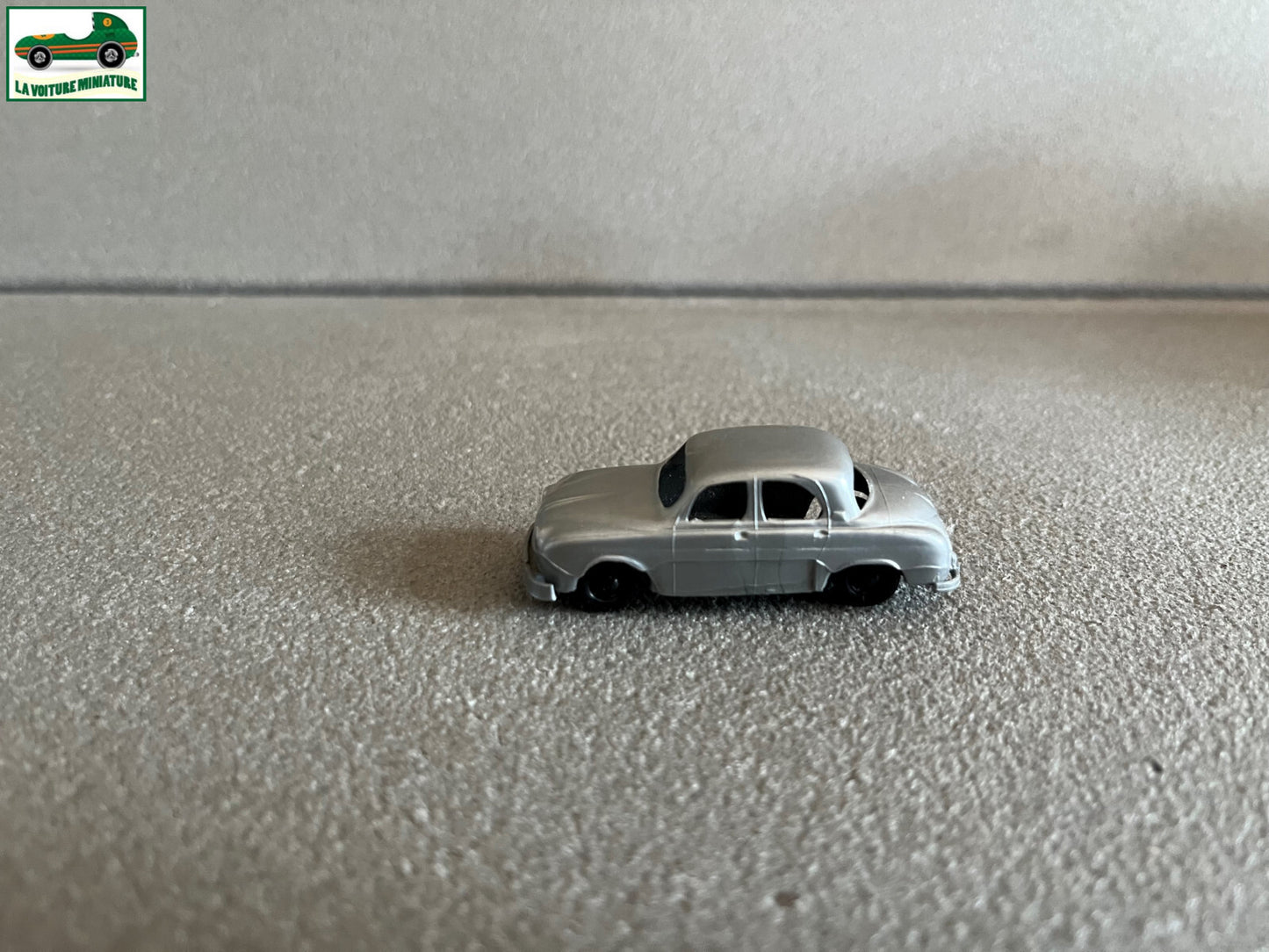 Ancienne Miniature Voiture Plastique Renault Dauphine Cadum Pax au 1/86