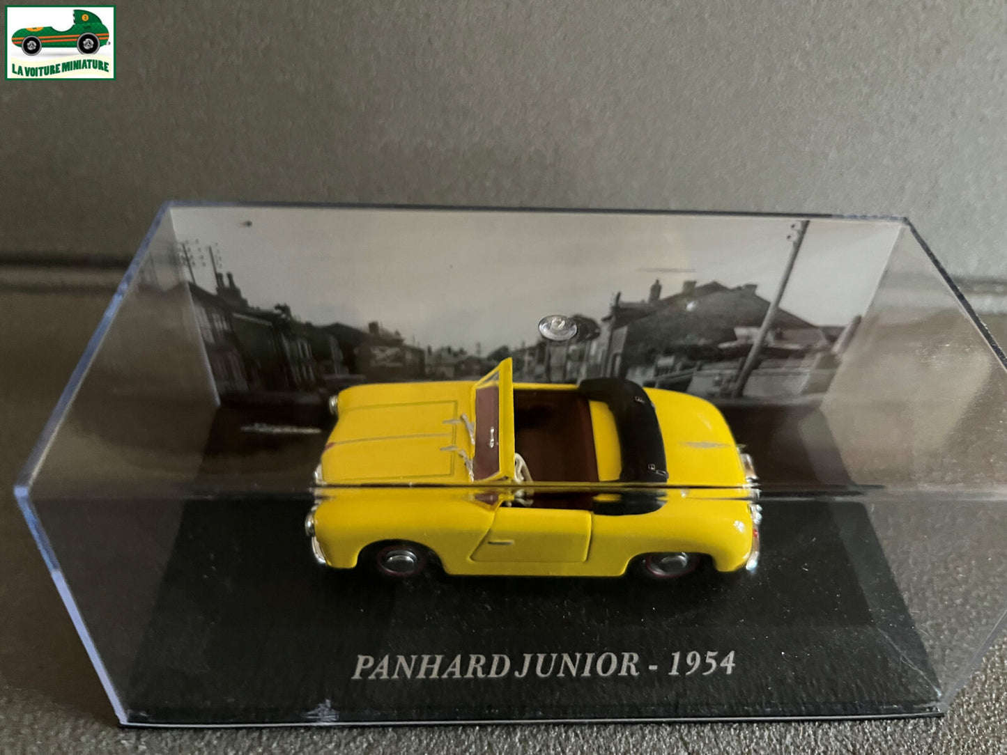 Voiture Miniature Panhard Junior 1954 au 1/43 Ixo Altaya