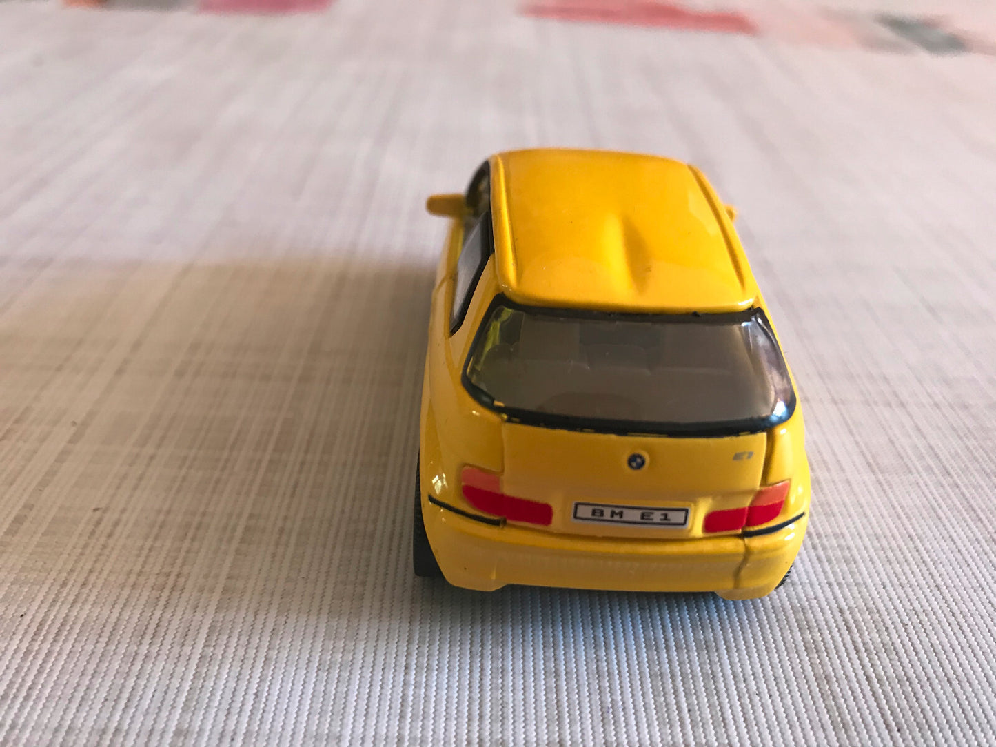 Voiture Miniature BMW E1 Jaune Hongwell au 1/43