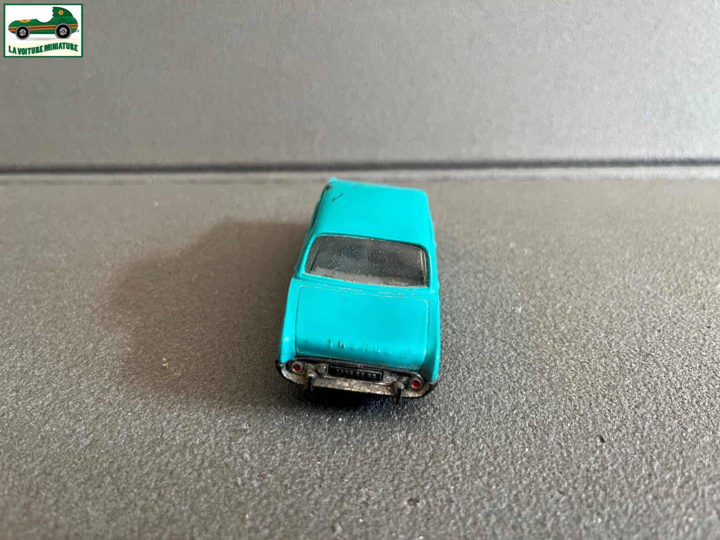 Ancienne Miniature Voiture Plastique Ford Taunus 17M Norev France 1/43 Epave