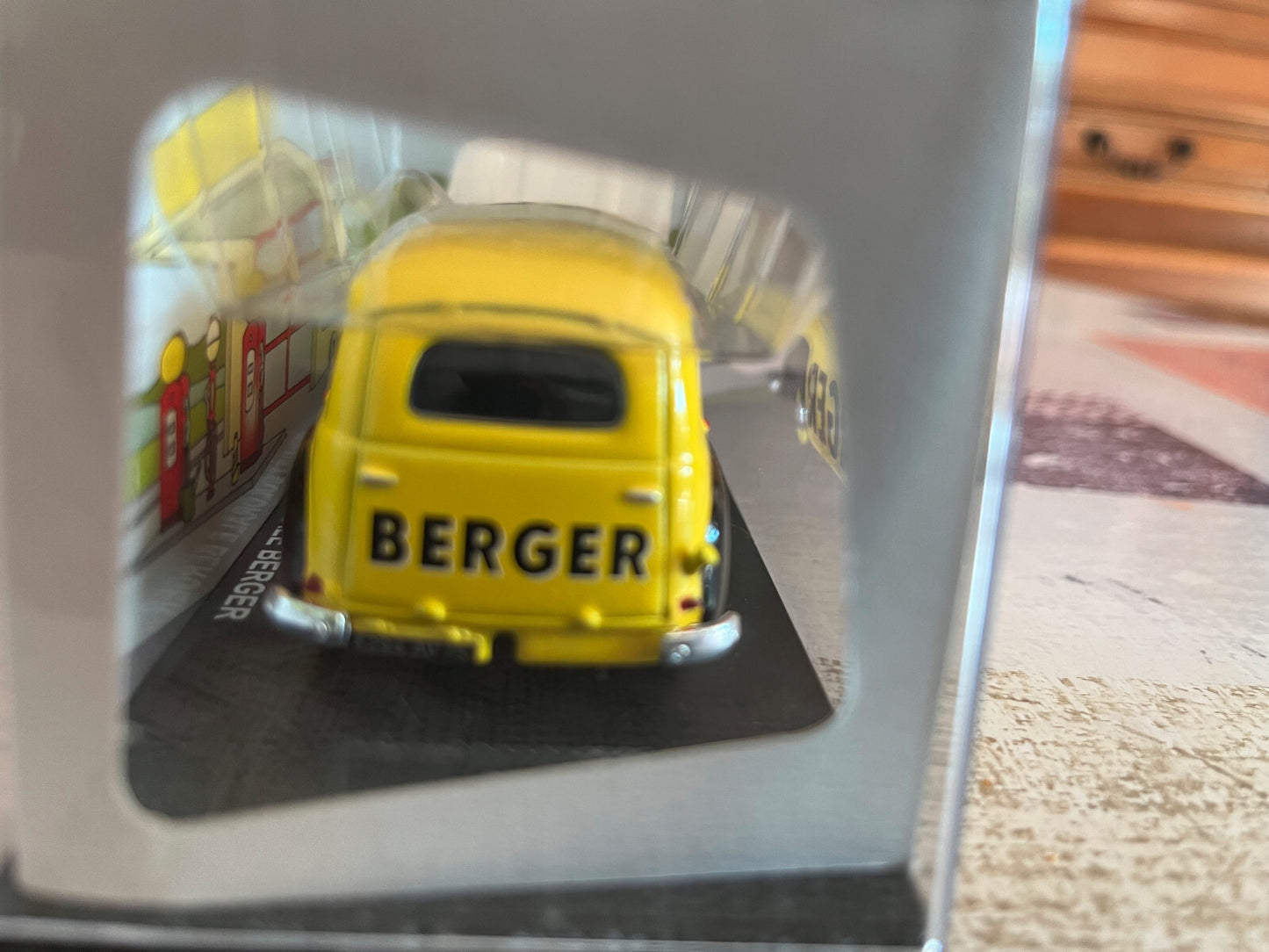Voiture miniature Renault Colorale Pastis Berger au 1/43