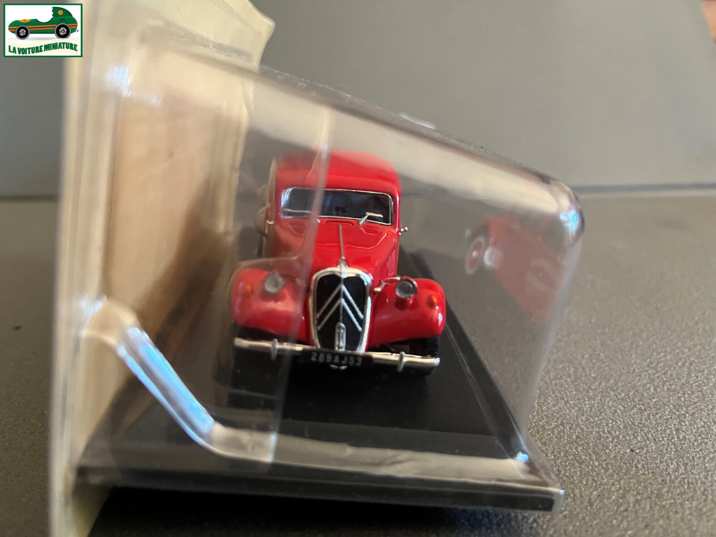 Voiture Miniature Citroen Traction 11 Familiale Pompiers d'Azé 1955 au 1/43
