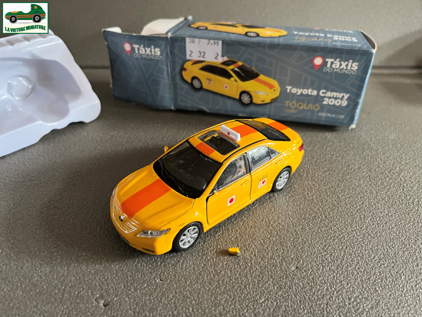 Voiture Miniature Toyota Camry 2009 Tokyo Taxi du Monde Welly au 1/38