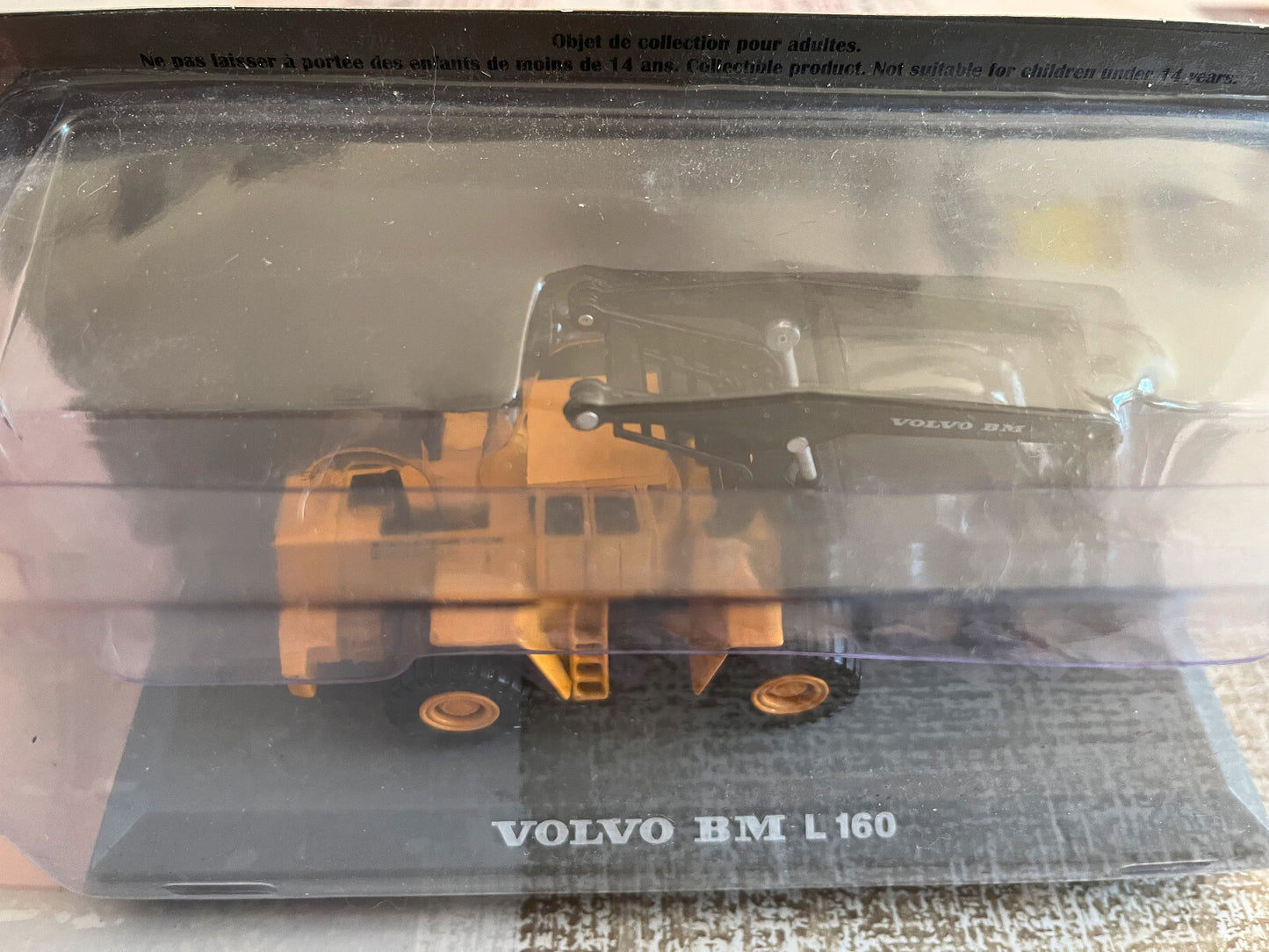 Miniature Véhicule de chantier Volvo BM L160 Chargeuse forestière Hachette 1/72