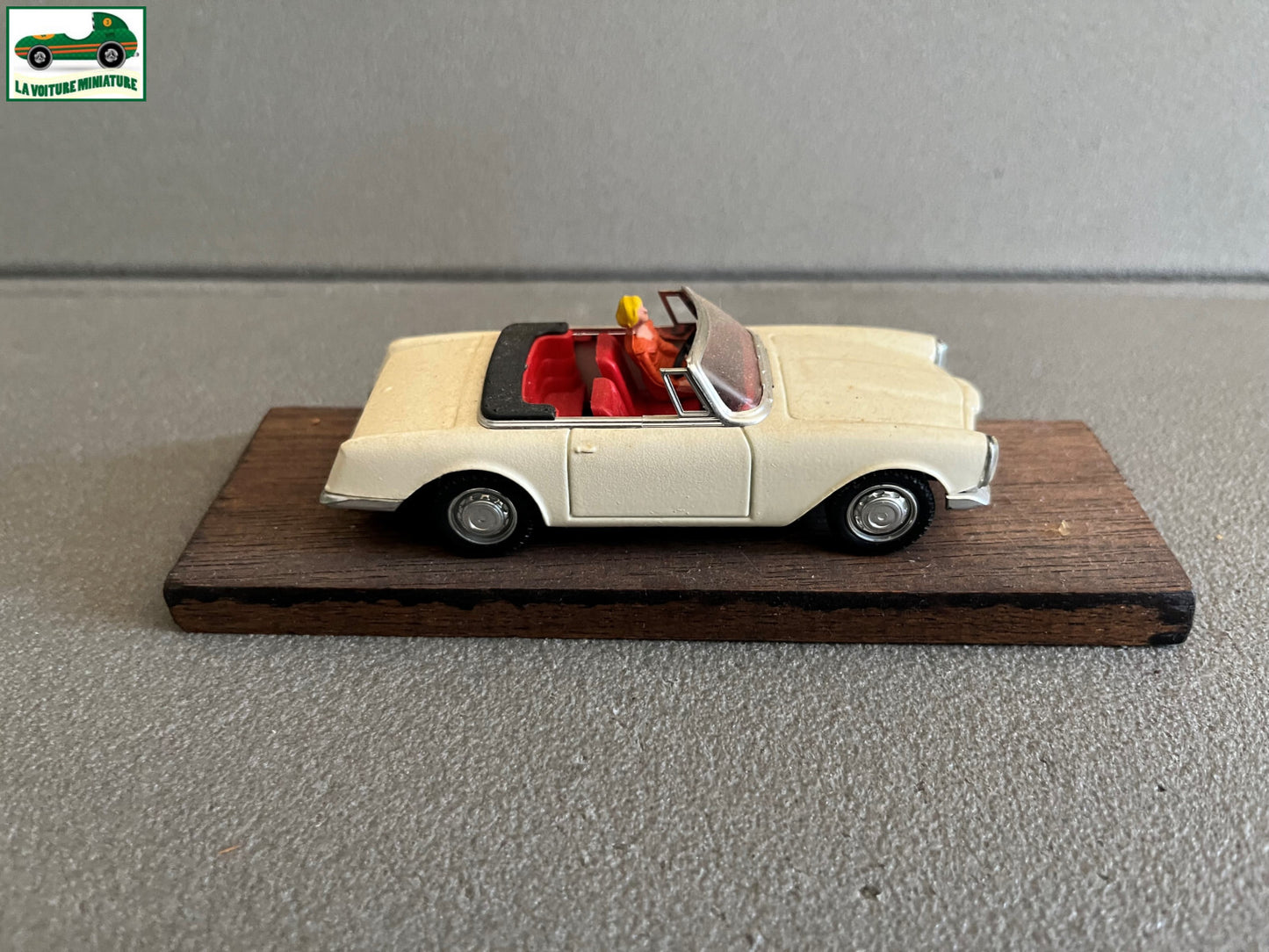 Ancienne Miniature Voiture Facel Vega II 1968 French Style Solido Bois 1/43