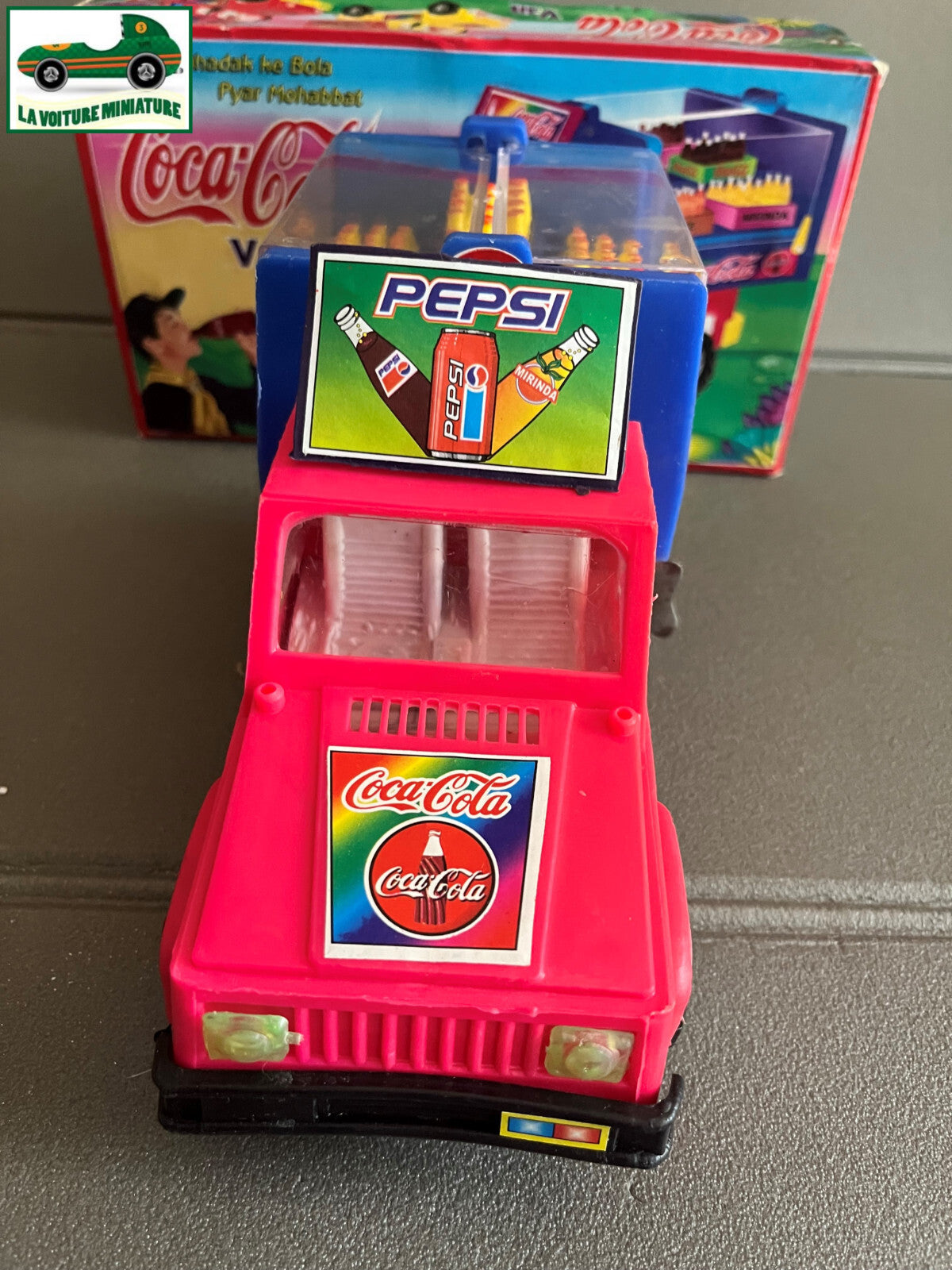 Ancien Jouet de Bazar Plastique Mécanisme Clé Voiture Coca Cola Brijbasi toys