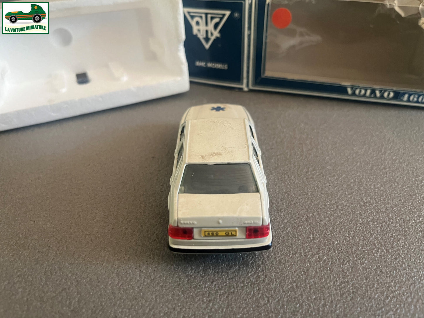 Voiture miniature Volvo 460 Pilen AHC Models au 1/43