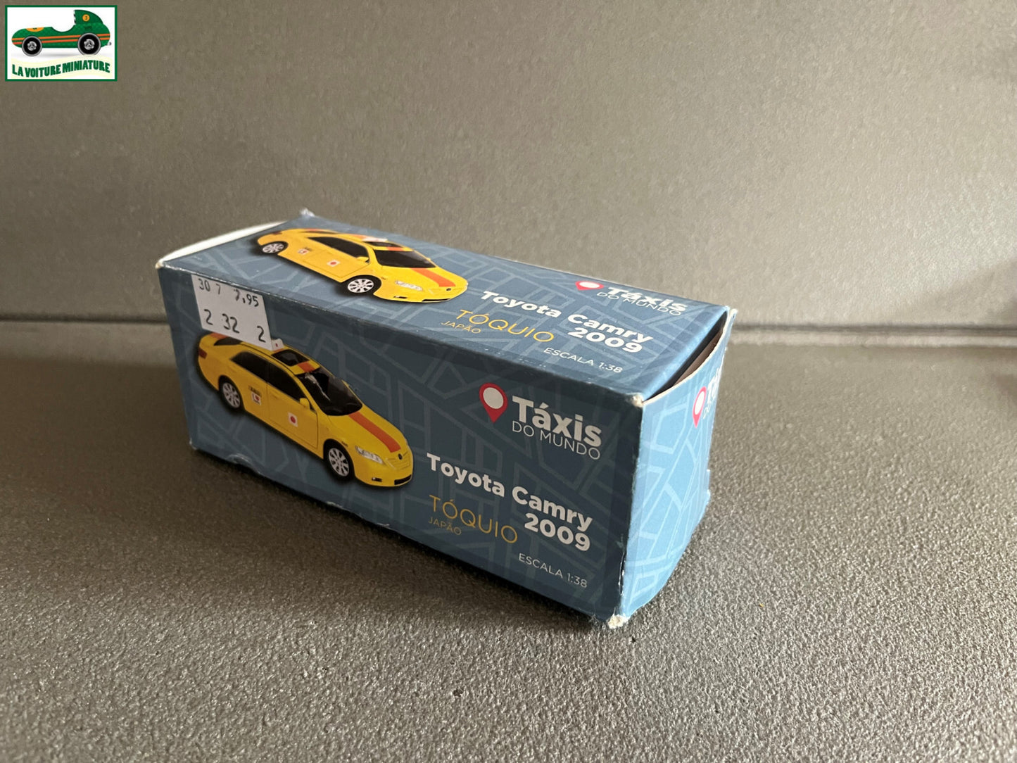 Voiture Miniature Toyota Camry 2009 Tokyo Taxi du Monde Welly au 1/38