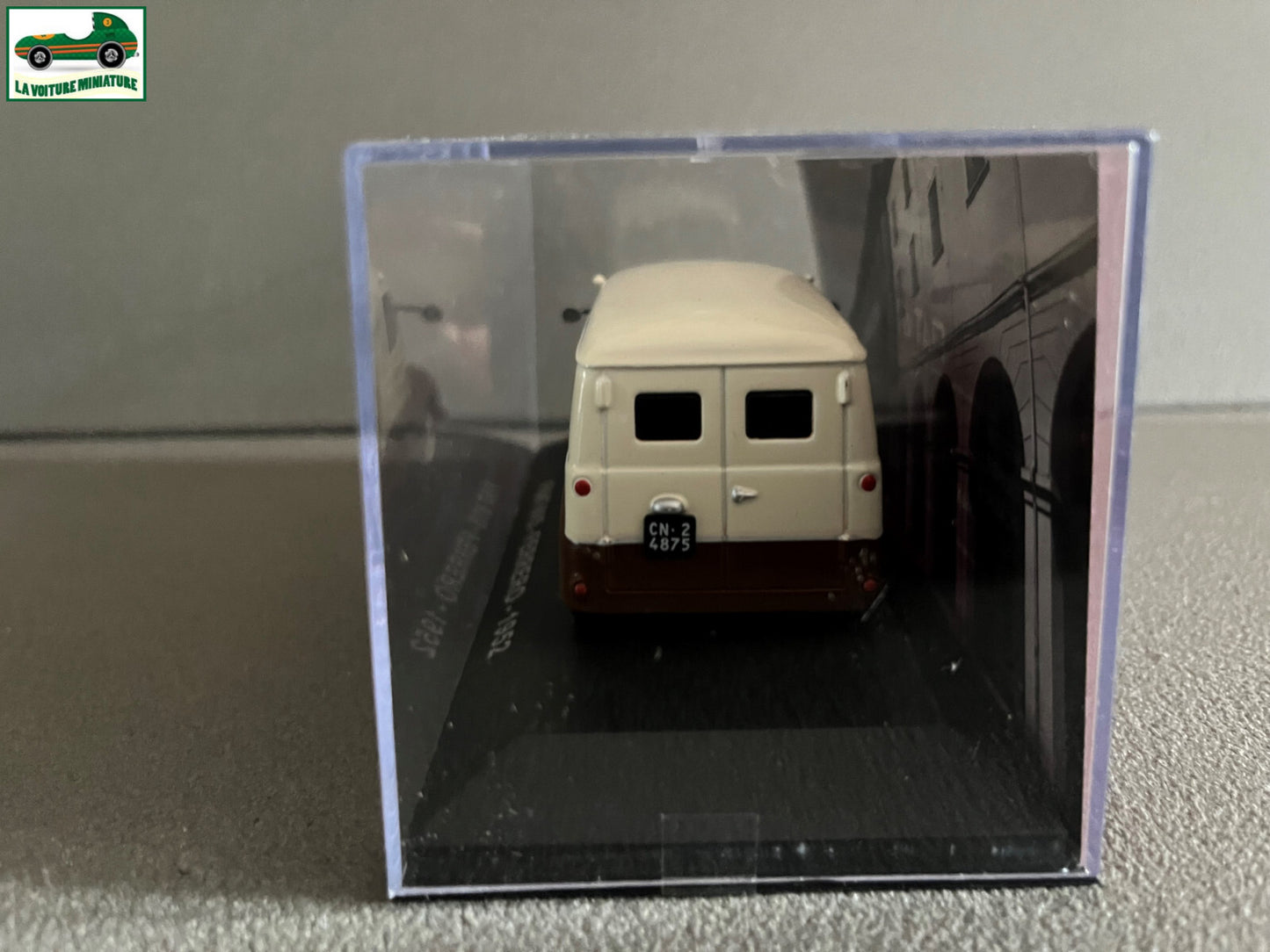Voiture miniature Fourgon Camion Fiat 615 Ferrero 1952 au 1/43