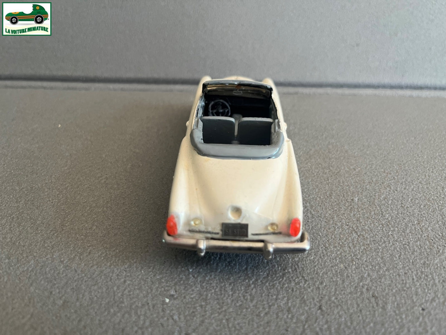 Voiture Miniature Kit monté Studebaker 51 Provence Moulage au 1/43 Défauts