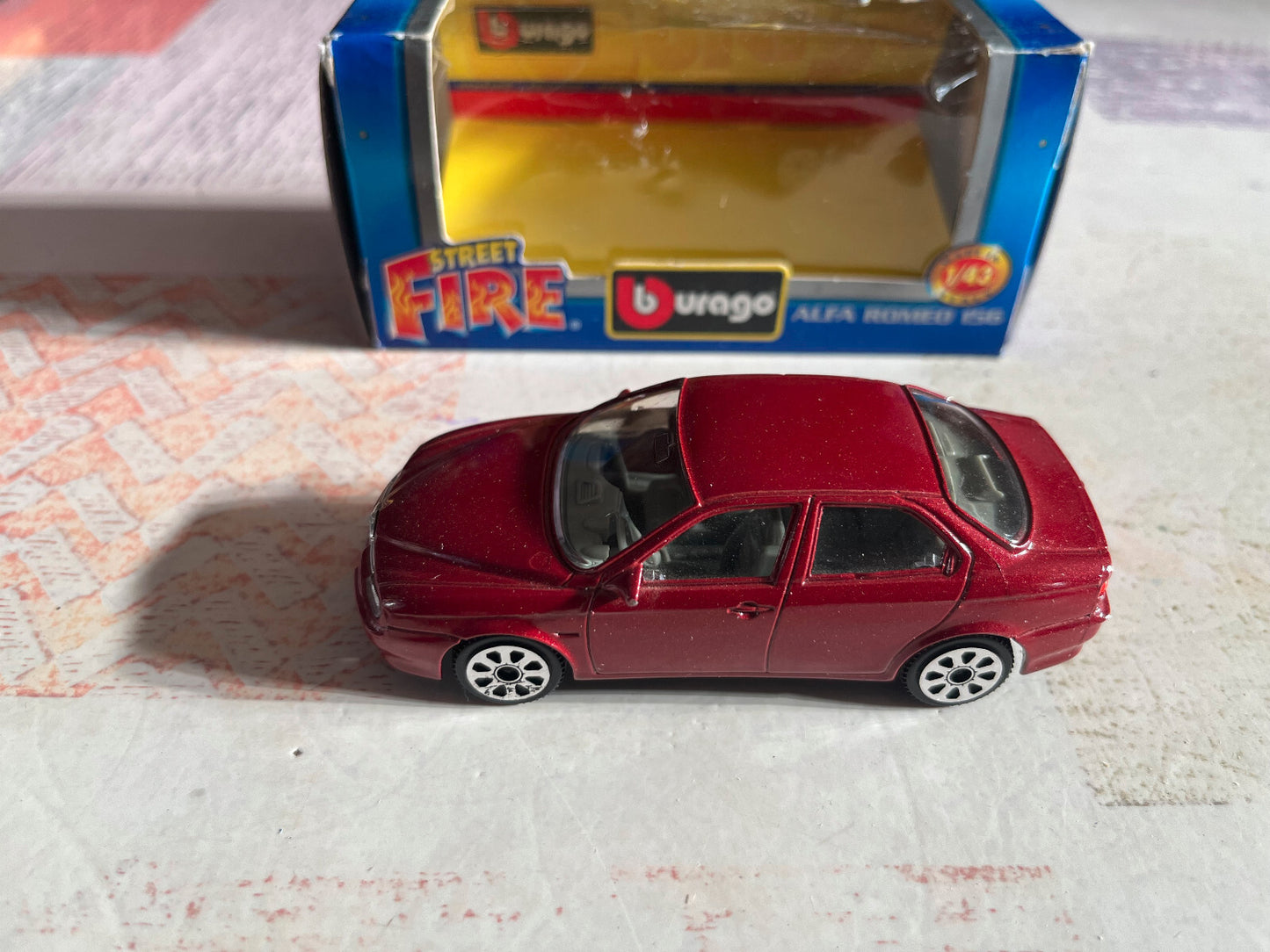 Voiture miniature Burago Street Fire Alfa Romeo 156 au 1/43