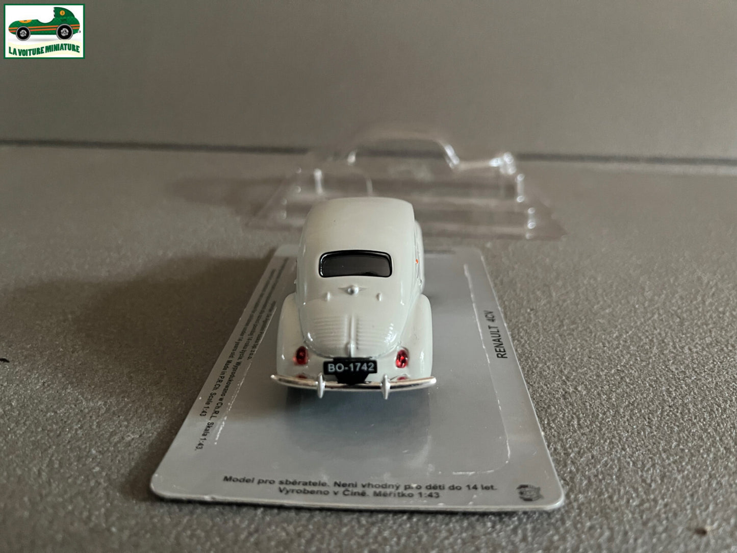 Voiture Miniature Renault 4CV IST DeAgostini Ixo Presse au 1/43