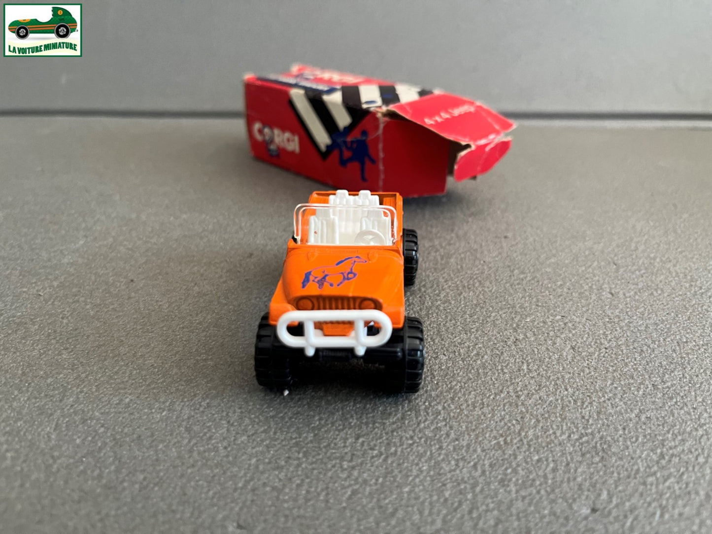 Ancienne Voiture Miniature Corgi 4x4 jeep Made GT Britain Echelle Majorette