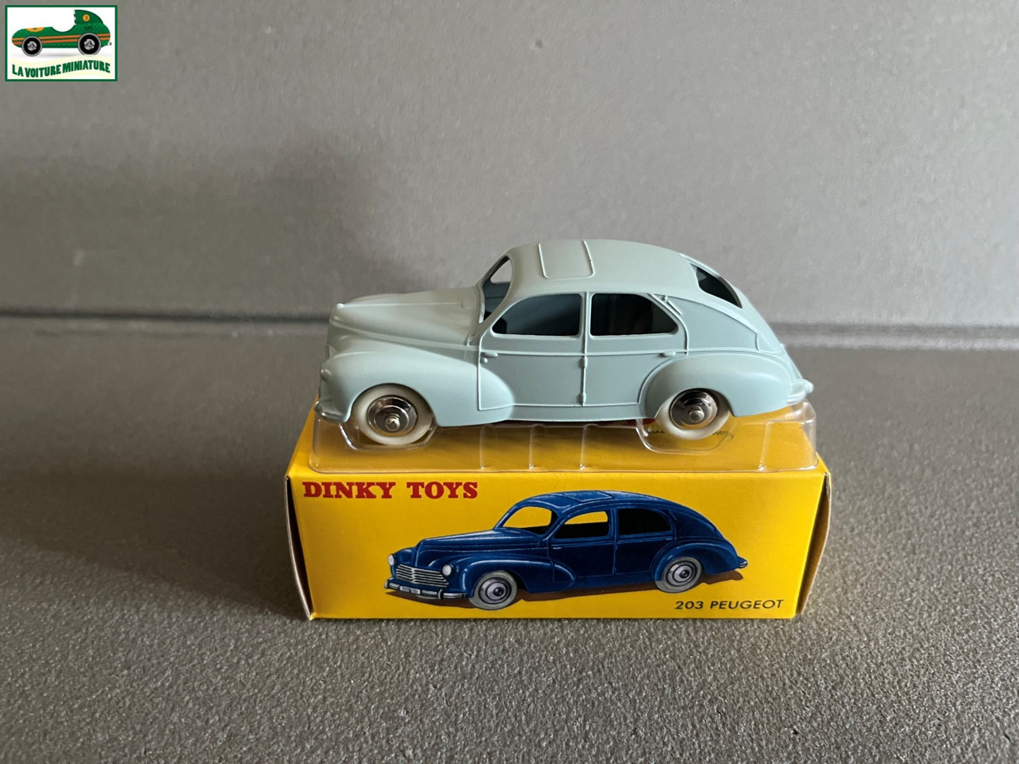 Voiture miniature Peugeot 203 24R 533 Deagostini Dinky Toys au 1/43