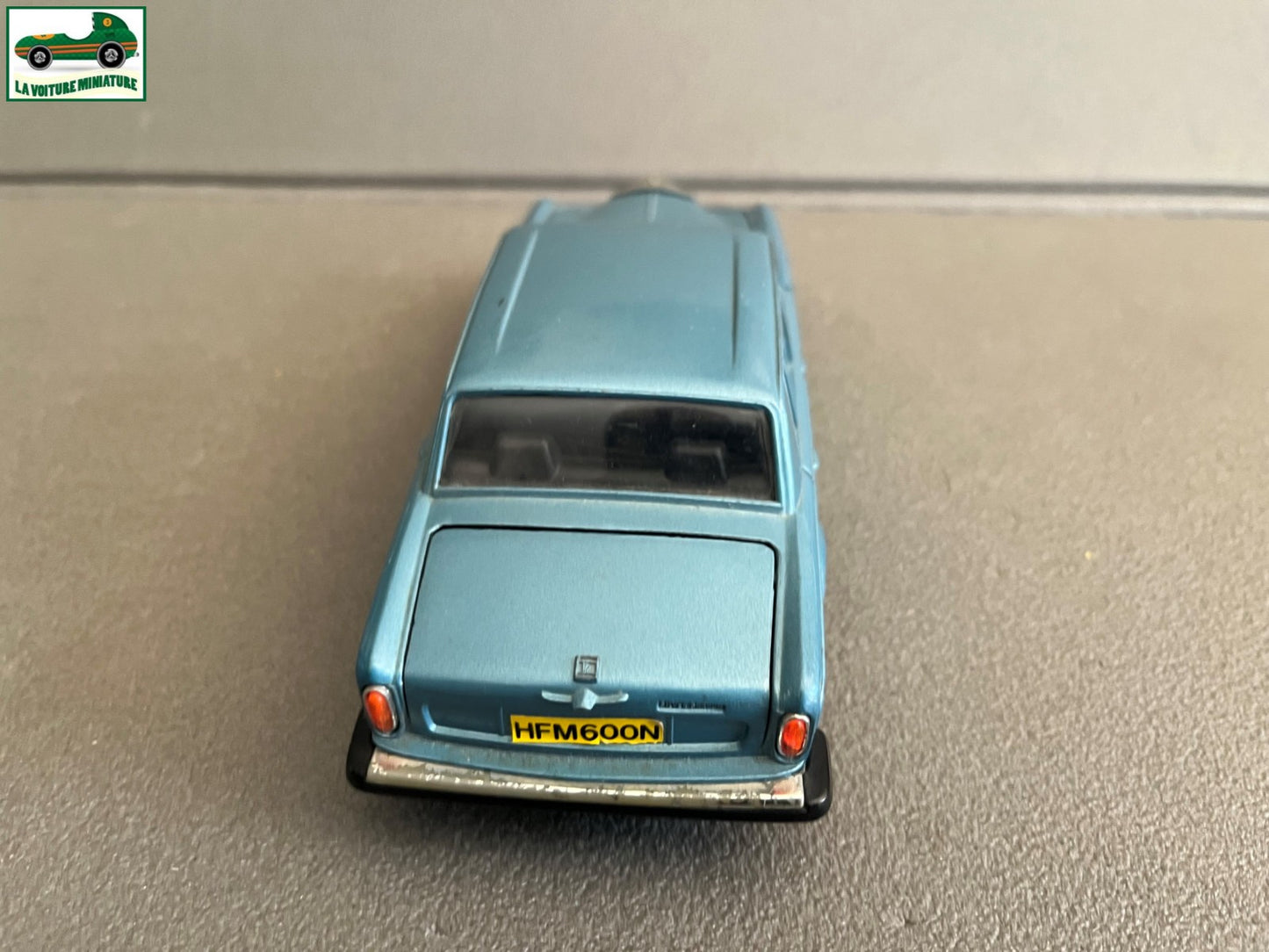 Ancienne Miniature Voiture Rolls Royce Silver Shadow Burago 1/24