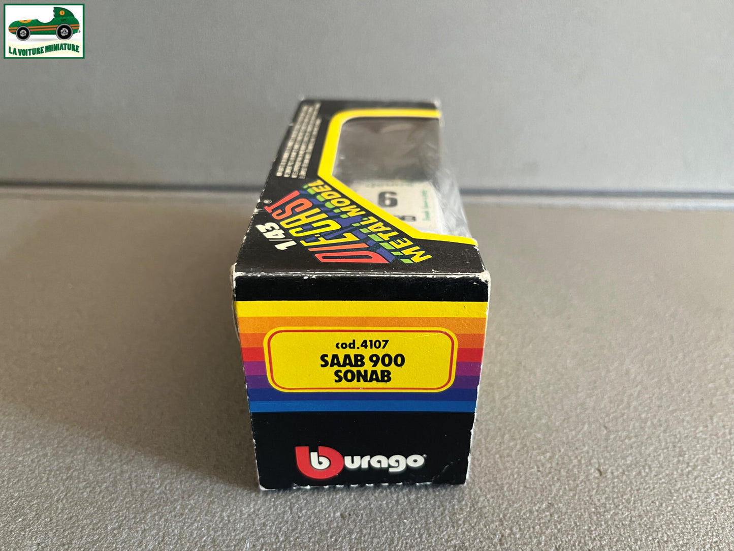 Voiture miniature Saab 900 Sonab cod. 4107 Burago au 1/43
