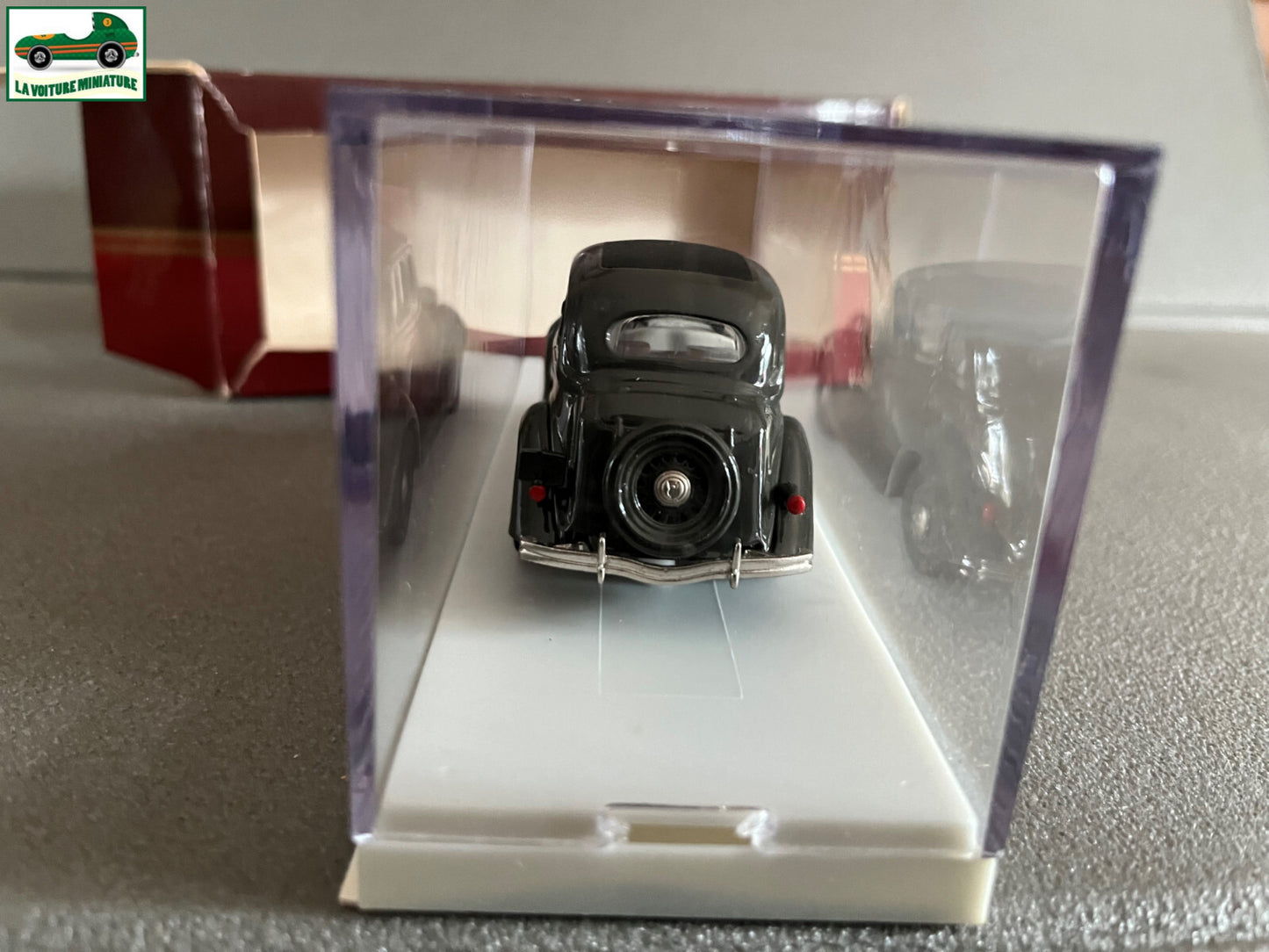 Voiture Miniature Ford Fordor 42 Conduite intérieure Rextoys 1/43