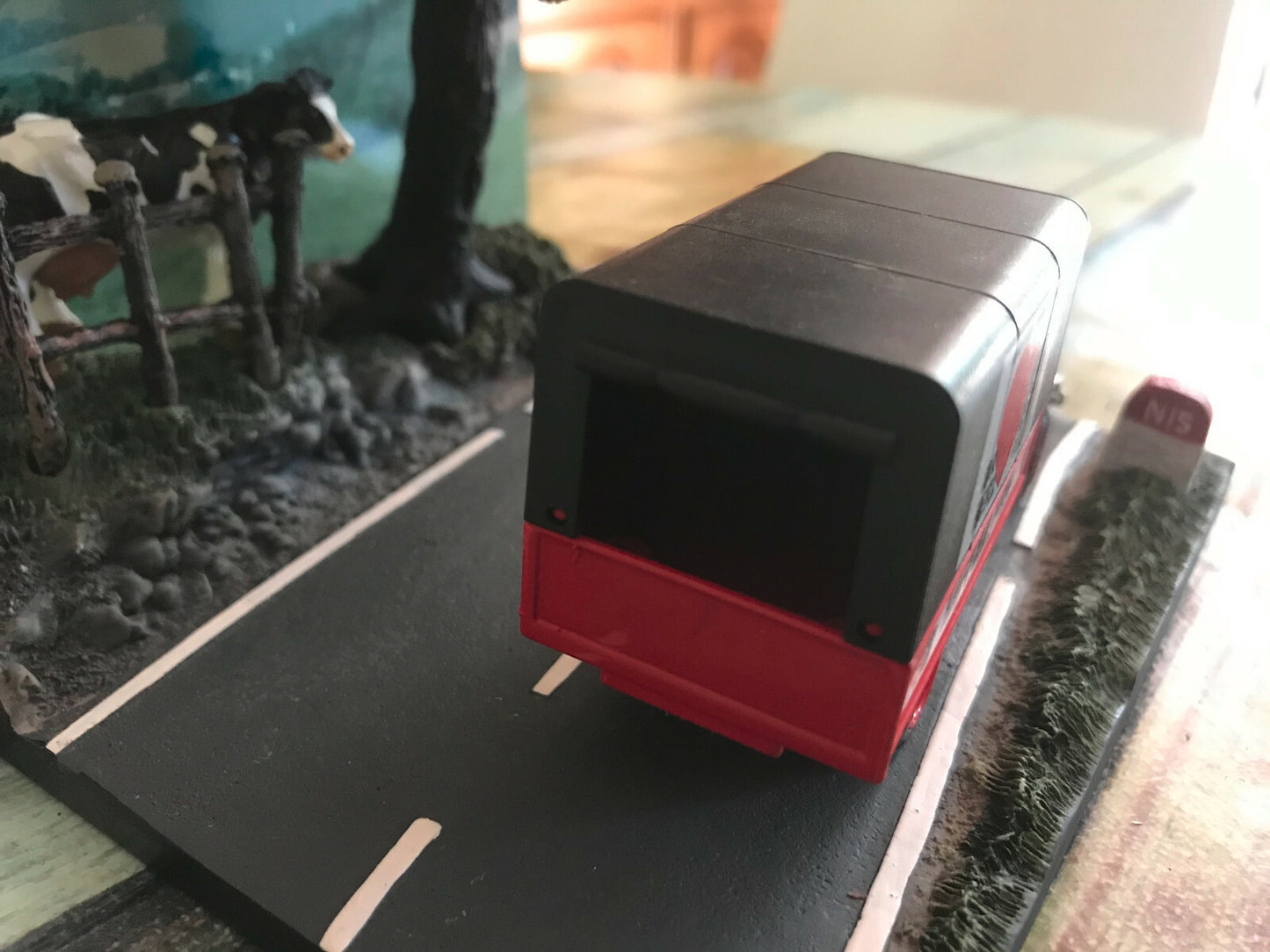 Voiture Miniature Diorama Campagne N15 + Camion Livraison Lledo au 1/43 1/50 ?