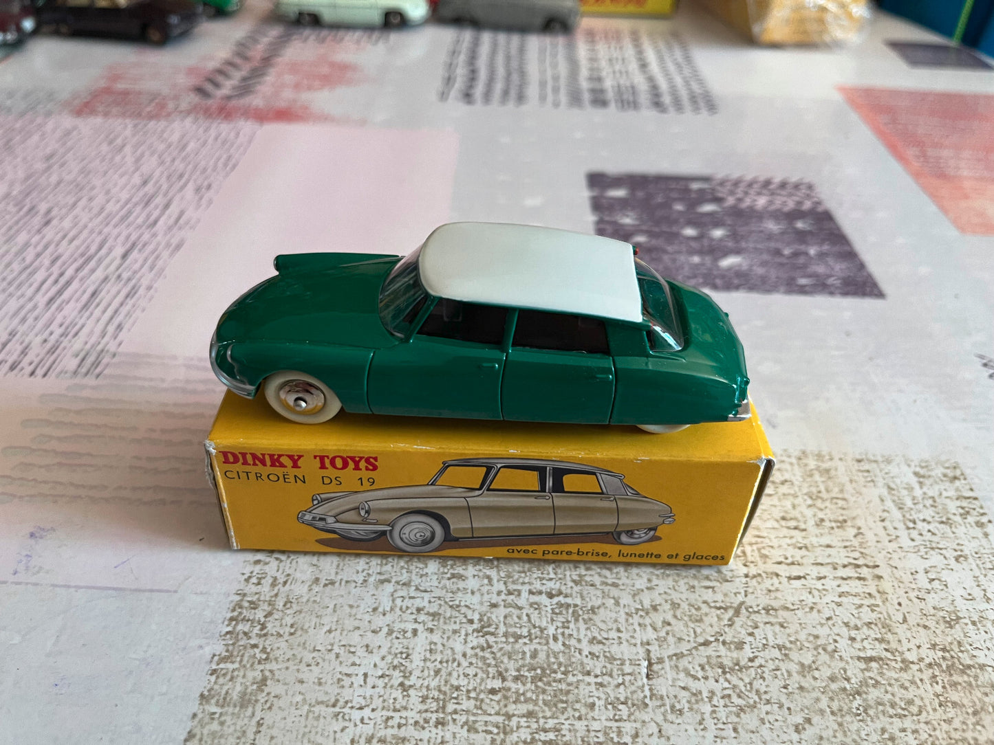 Voiture miniature Citroen DS 19 24 CP Dinky Toys Atlas au 1/43