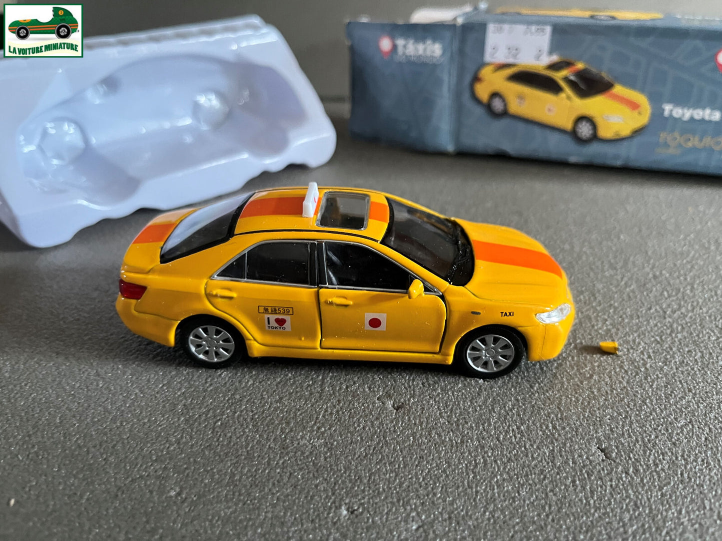 Voiture Miniature Toyota Camry 2009 Tokyo Taxi du Monde Welly au 1/38