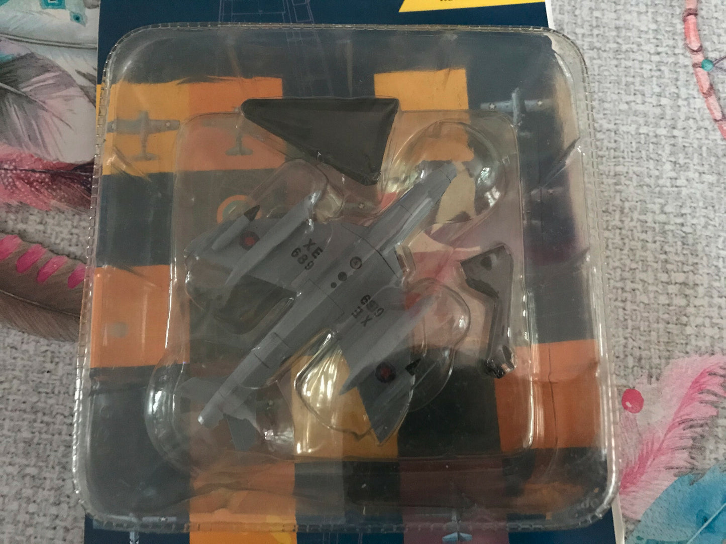 Avion miniature Militaire Hawker Hunter 1/120 Delprado