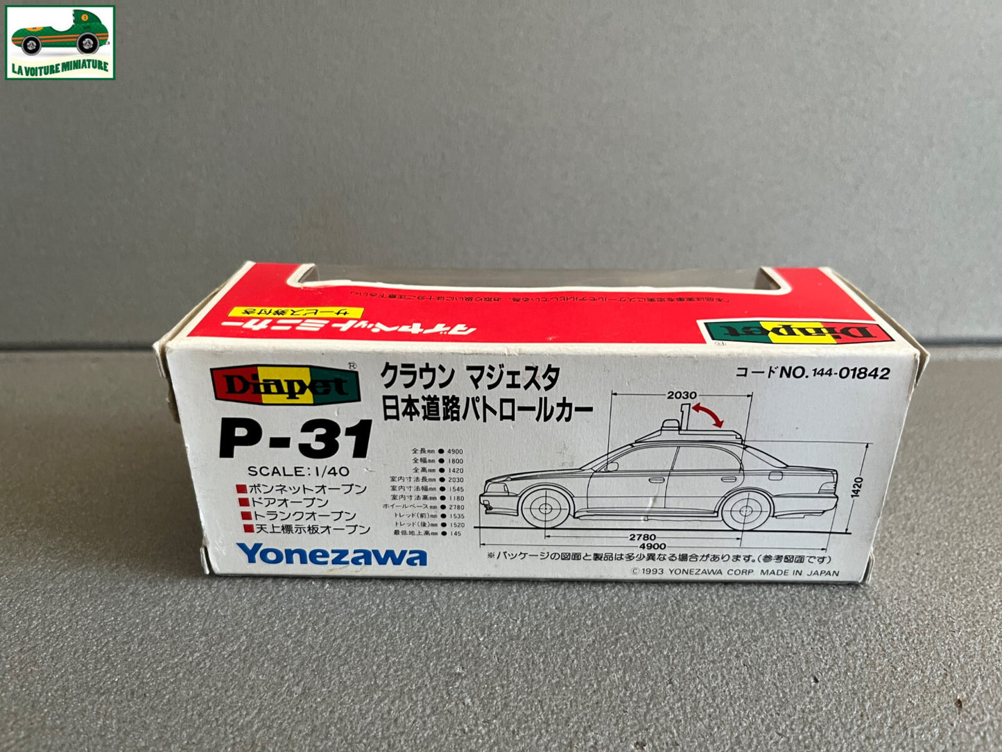 Ancienne Voiture Miniature Toyota Crown Majesta Diapet P-31 Japan au 1/40