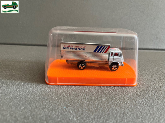 Voiture miniature Camion Mercedes Aeroport Guiloy Spain Echelle 1/124 Majorette