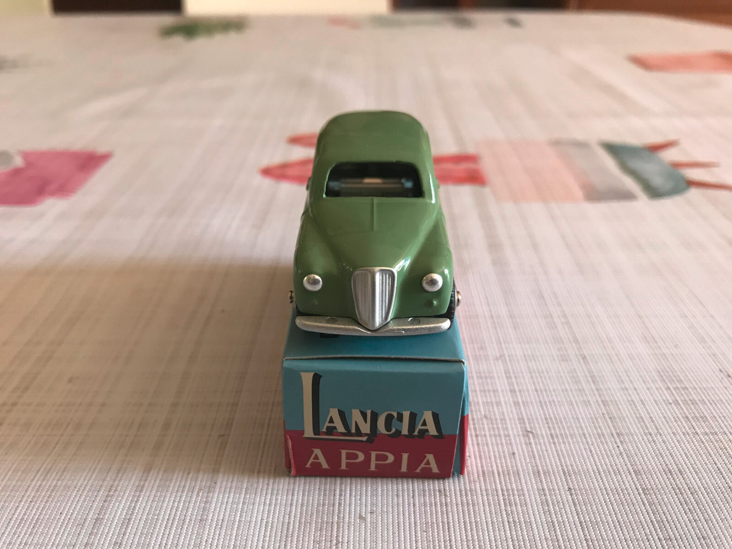 Voiture miniature Lancia Appia Mercury Hachette 1/48 1/43 Dinky