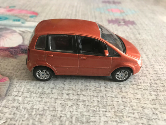 Voiture miniature Fiat Idea Norev au 1/43