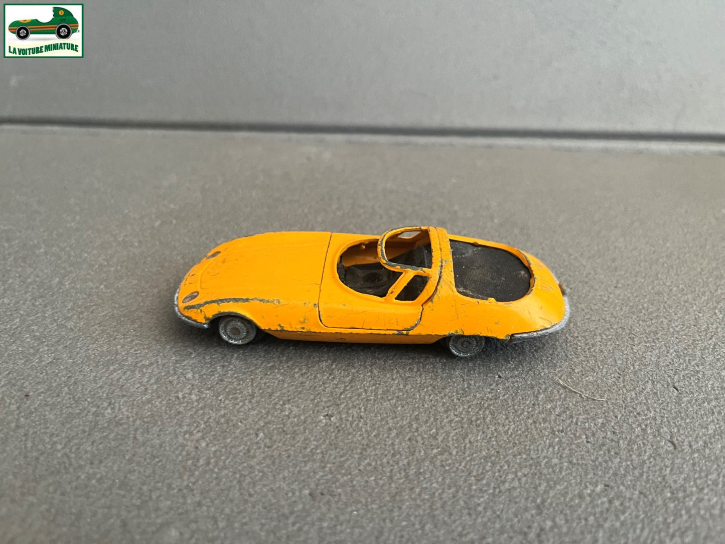 Ancienne Voiture Miniature Politoys Corvair Bertone 551 Epave 1/43