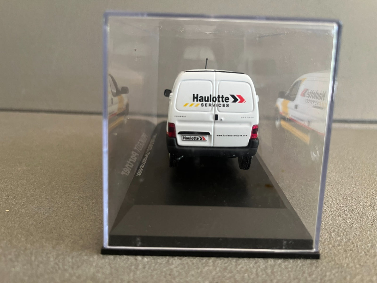 Voiture Miniature Peugeot Partner Haulotte Services Norev au 1/43 Défauts