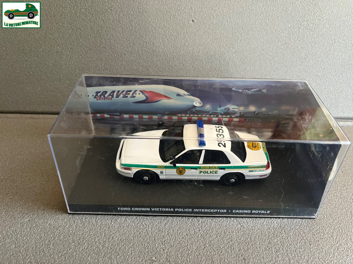 Voiture Miniature Ford Crown Victoria Police Interceptor James Bond 007 au 1/43