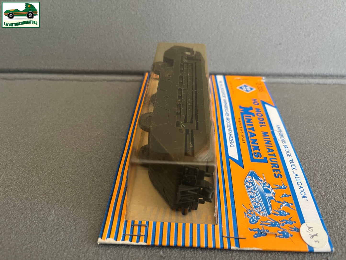 Miniature Engin Militaire Camion Blindé Z-222 Alligator Roco Minitanks 1/87 HO