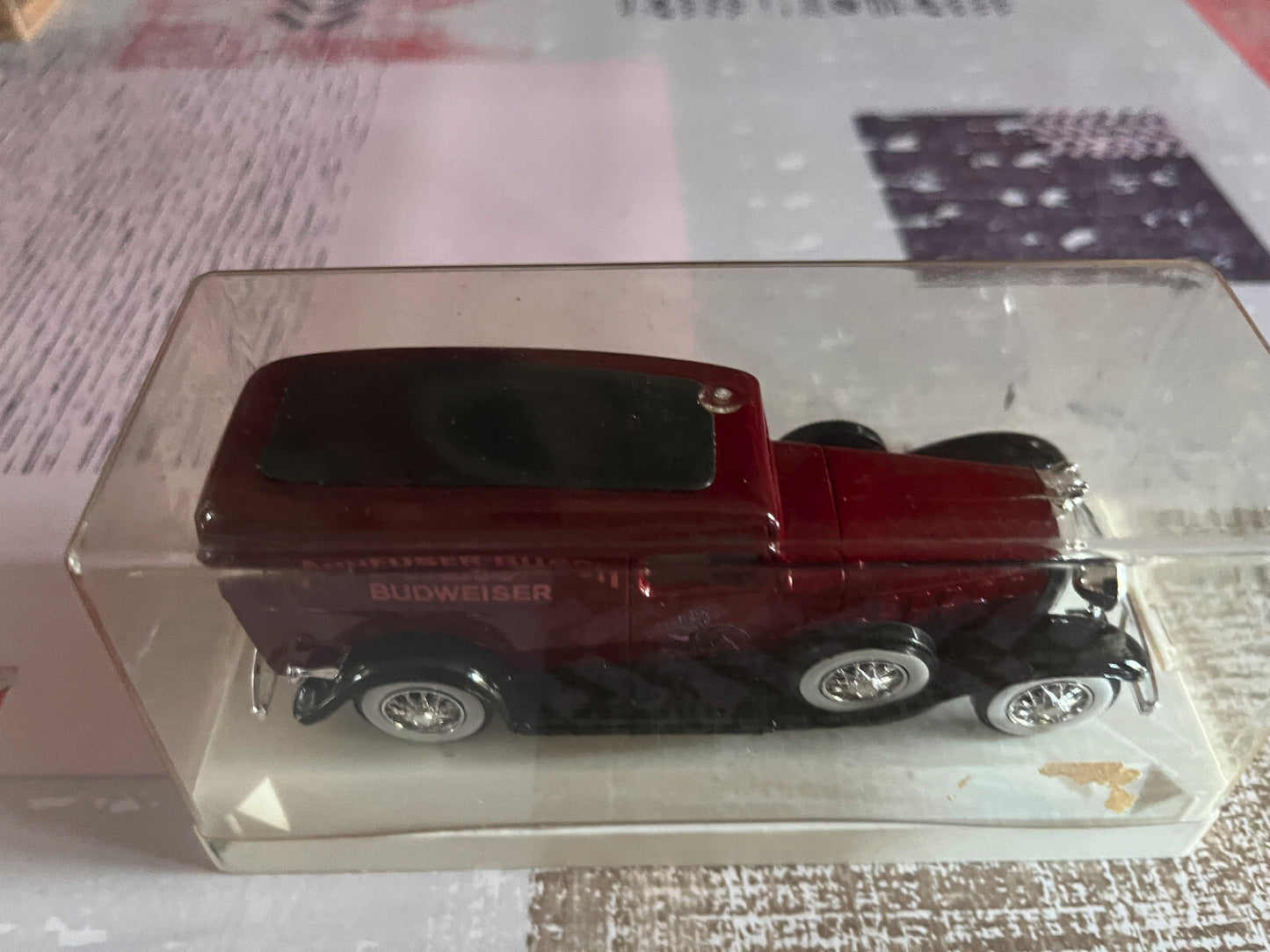 Voiture miniature Cadillac Budweiser Solido au 1/43