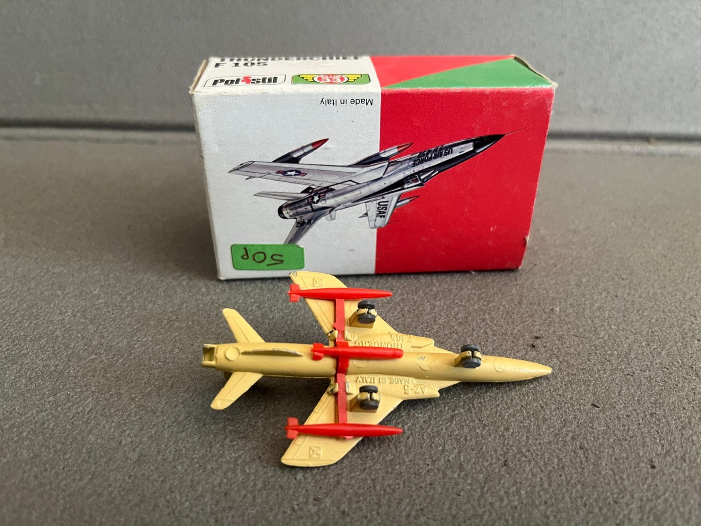 Ancien Avion miniature Militaire Thunderchief F 105 Club 33 Polistil 1976