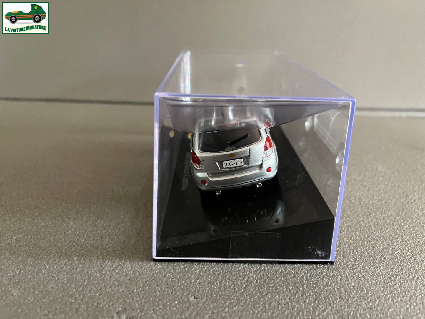Voiture miniature Américaine Chevrolet Captiva 2008 au 1/43