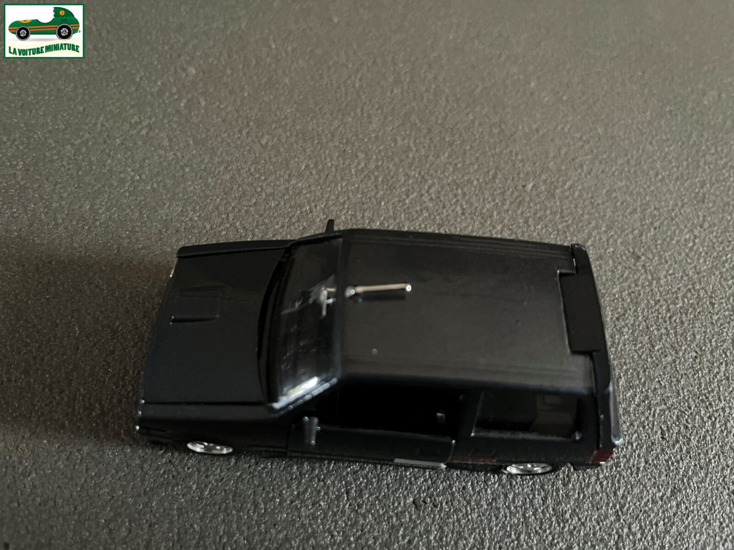 Voiture miniature Diapet Daihatsu Mira Japan au 1/35