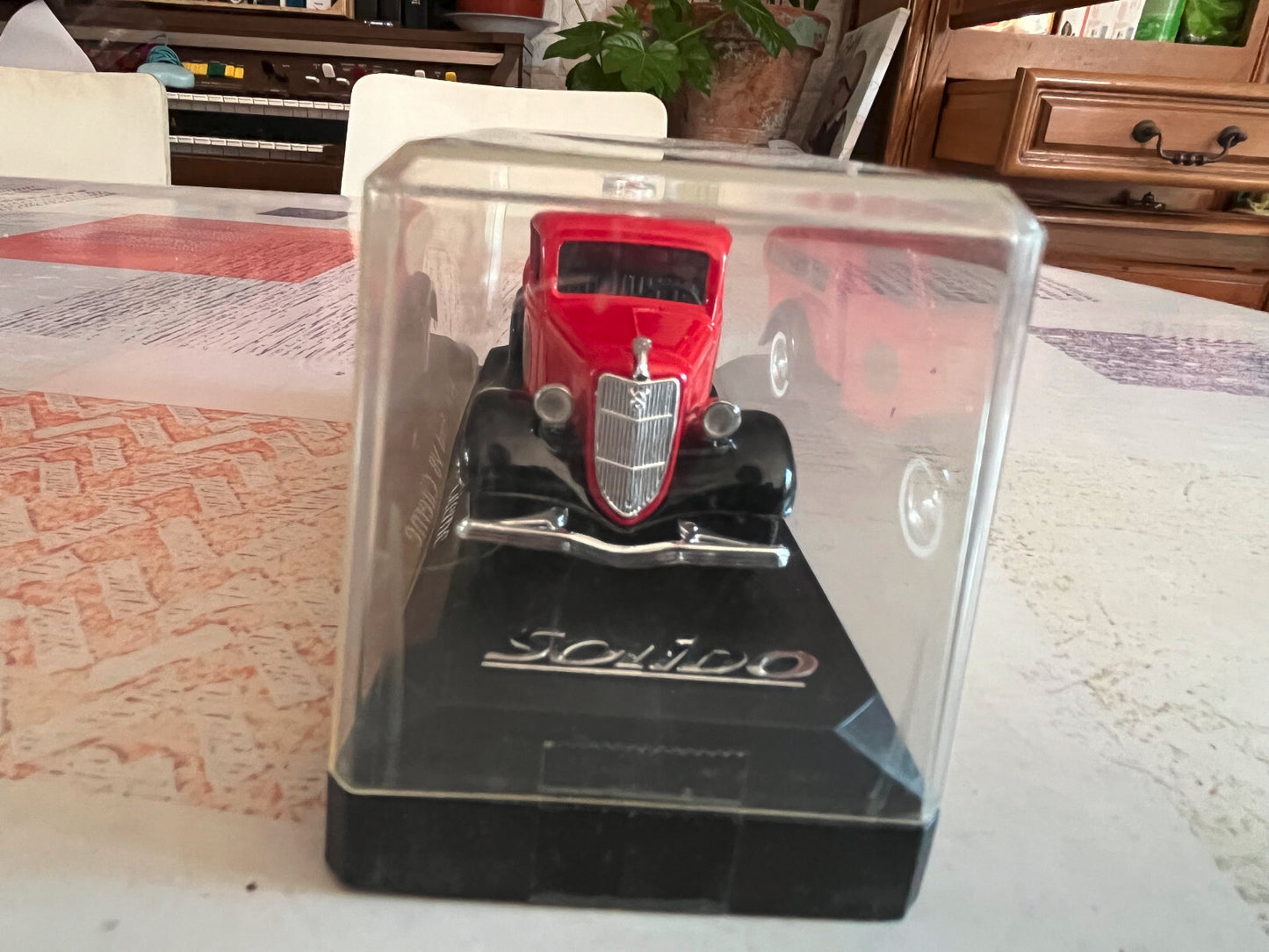 Voiture Miniature Ford V8 Citerne 4434 Solido au 1/43