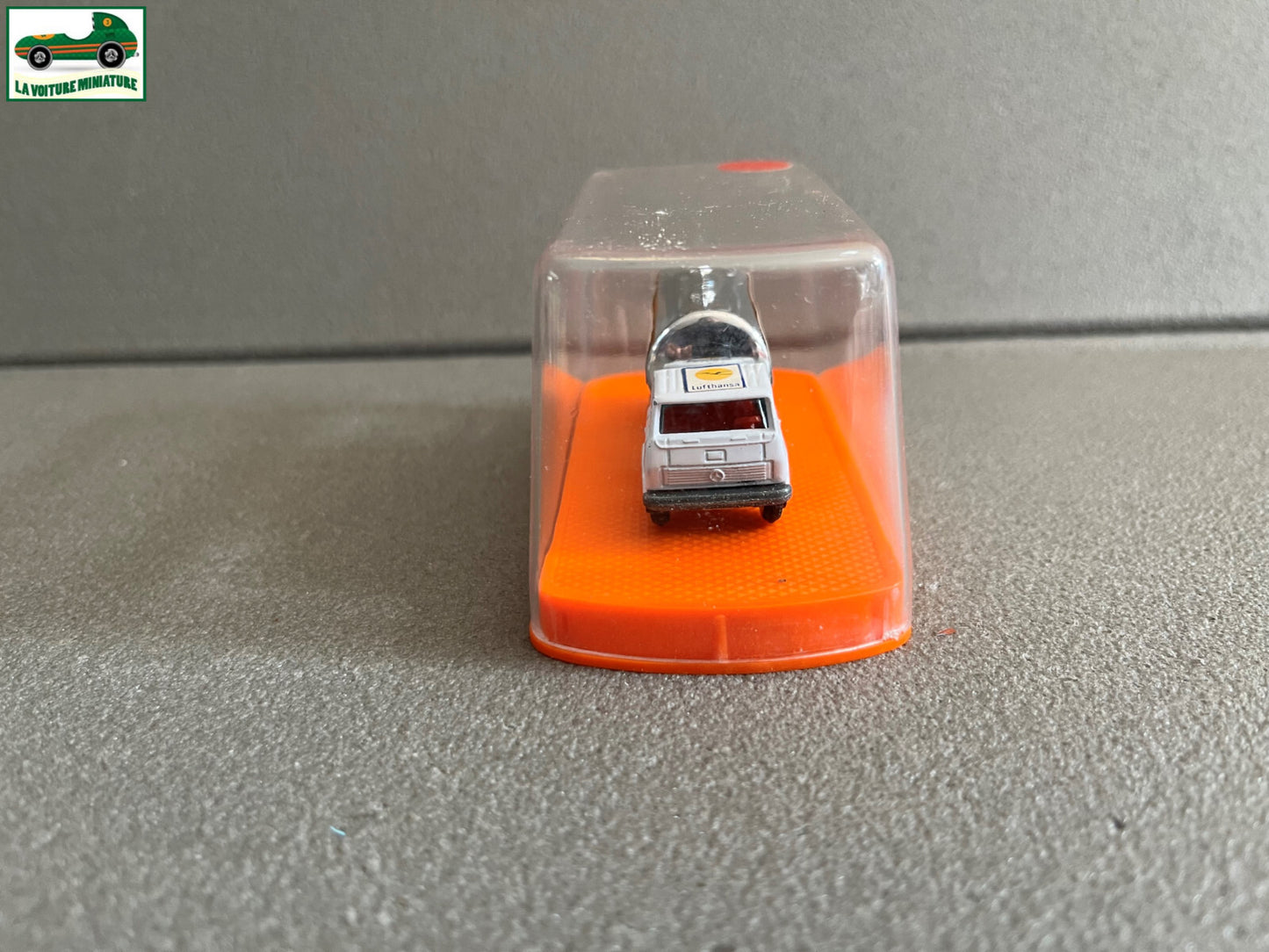 Voiture miniature Camion Mercedes Aeroport Guiloy Spain Echelle Type Majorette