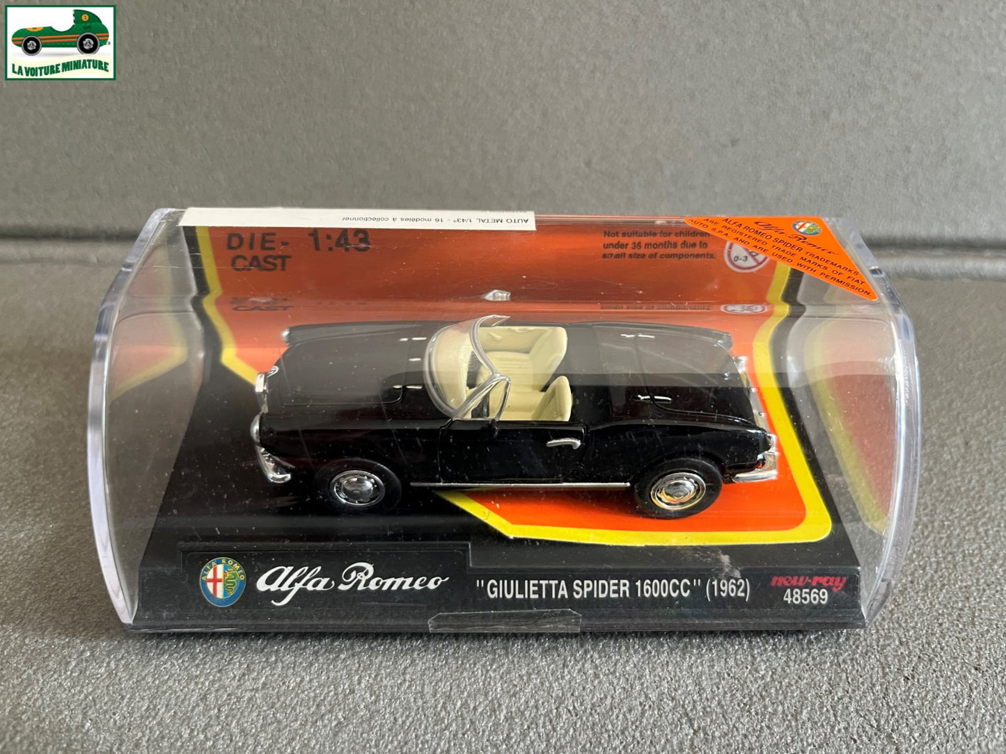 Voiture Miniature Alfa Romeo Giulietta Spider 1600CC 1962 New Ray au 1/43