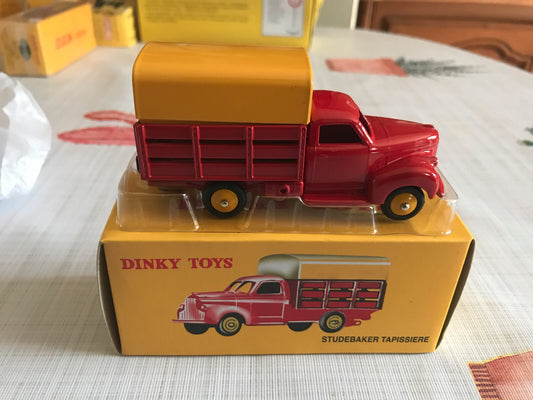 Voiture miniature Camion Studebaker Tapissiere Dinky Toys Atlas